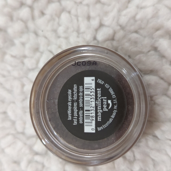 Eye color, Bare Minerals- Magnificent pearl - Picture 3 of 9